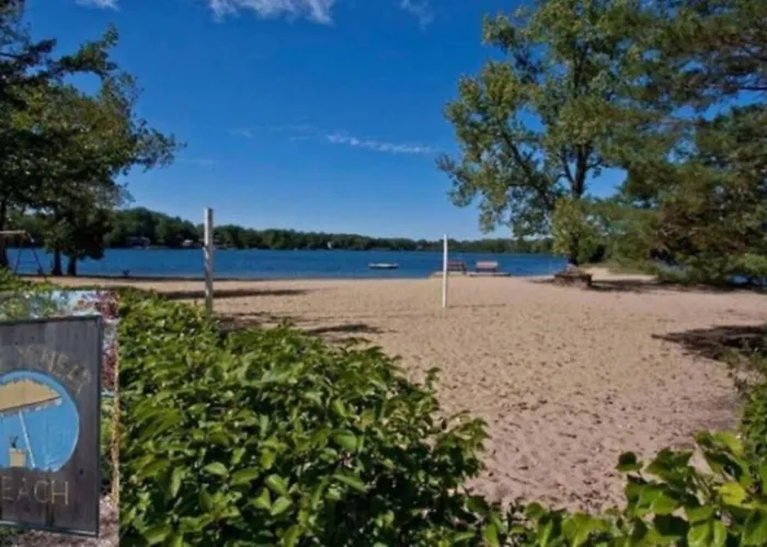 Spacious 4 Bed With 2 Living Areas Near Downtown