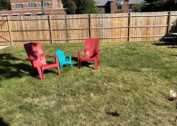 Apartment Spacious 4 Bed With 2 Living Areas Near Downtown *