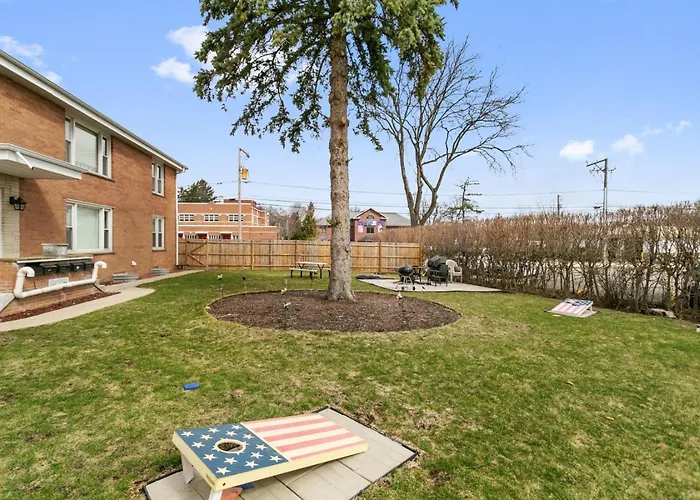 Spacious 4 Bed With 2 Living Areas Near Downtown *