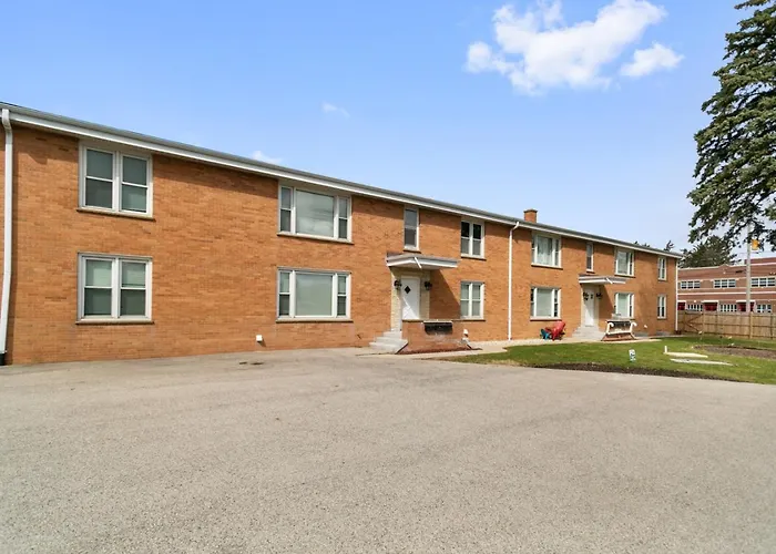 Apartment Spacious 4 Bed With 2 Living Areas Near Downtown *