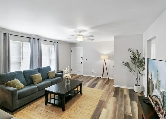 Apartment Spacious 4 Bed With 2 Living Areas Near Downtown